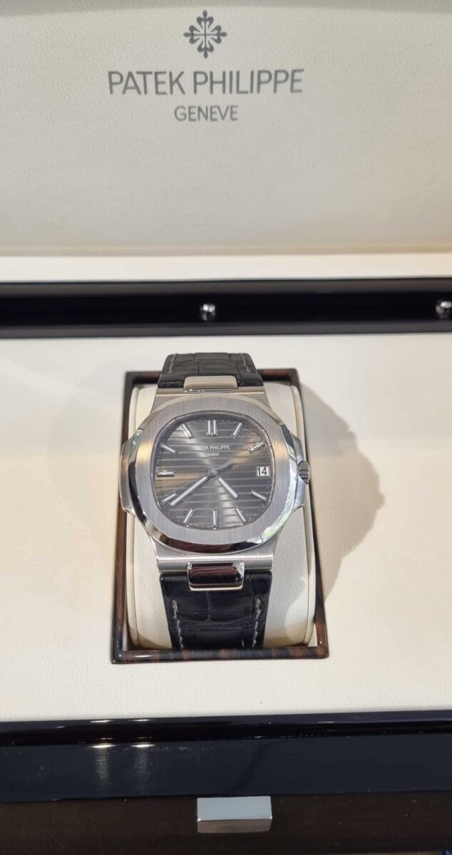 Patek Philippe Nautilus 5711G Grey Dial 18k White Gold | Gothelf A. Watches — 3