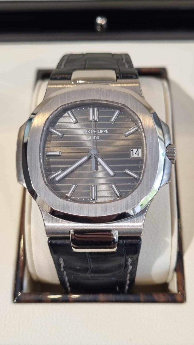Patek Philippe Nautilus 5711G Grey Dial 18k White Gold | Gothelf A. Watches