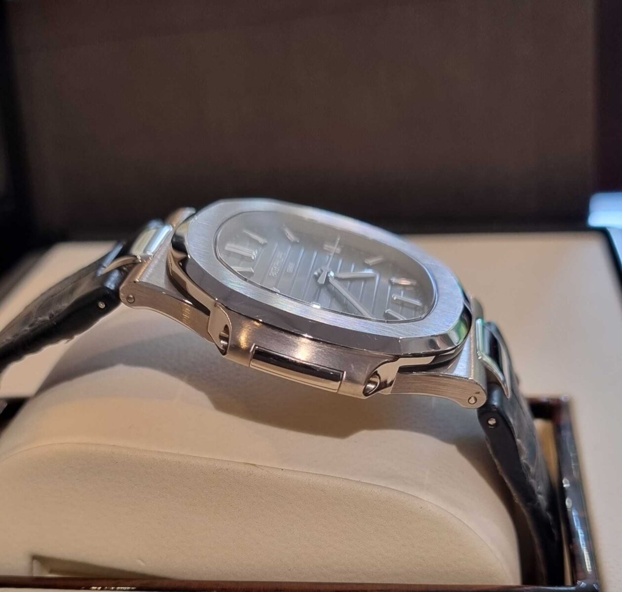 Patek Philippe Nautilus 5711G Grey Dial 18k White Gold | Gothelf A. Watches — 7