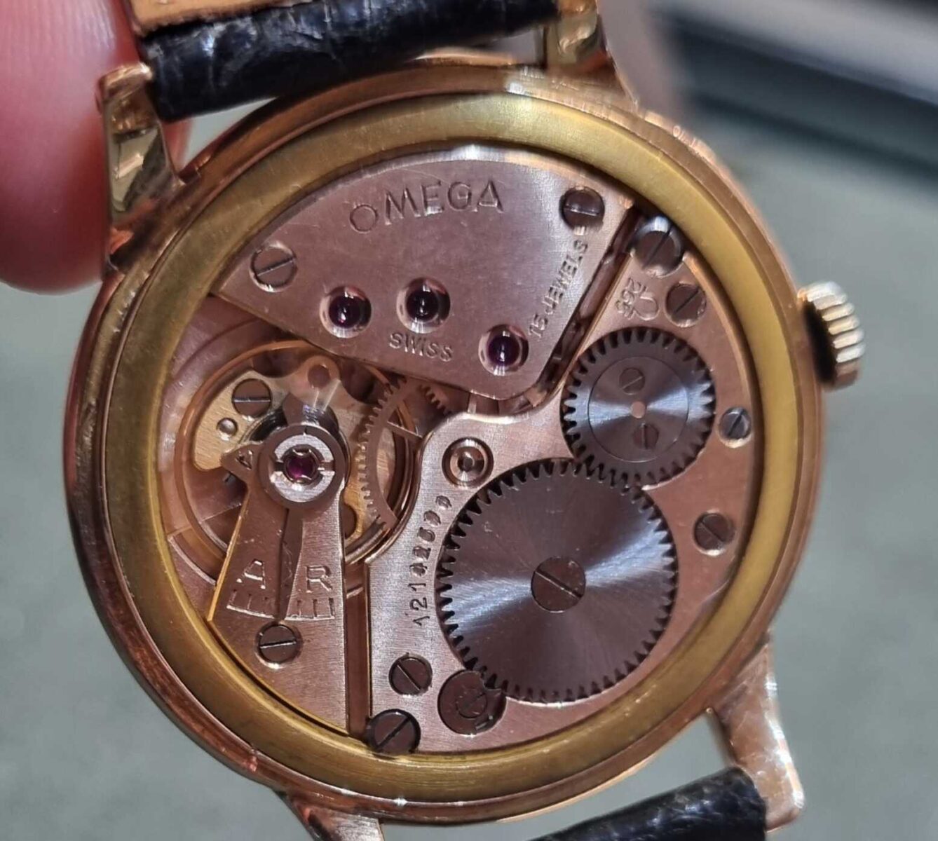 Omega Vintage 18K Rose Gold Oversize 37mm cal.265 | Gothelf A. Watches — 4