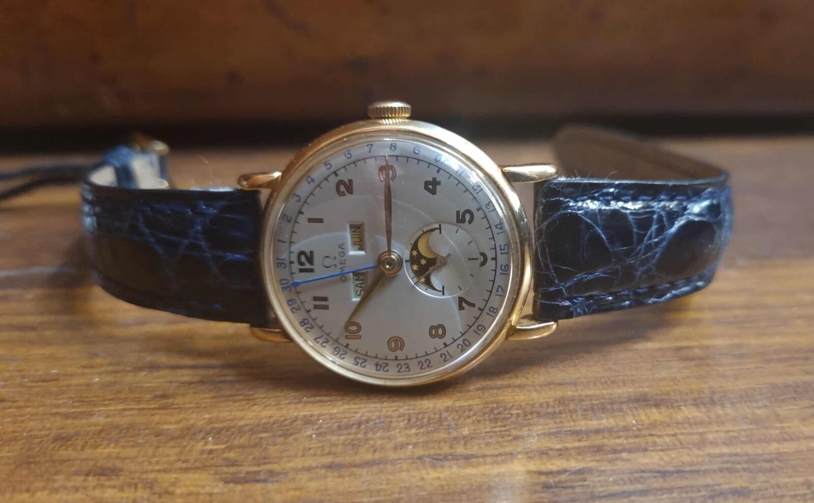 Omega Cosmic Moonphase 2473 Solid 14K Gold Watch Circa 1947 | Gothelf A. Watches — 3