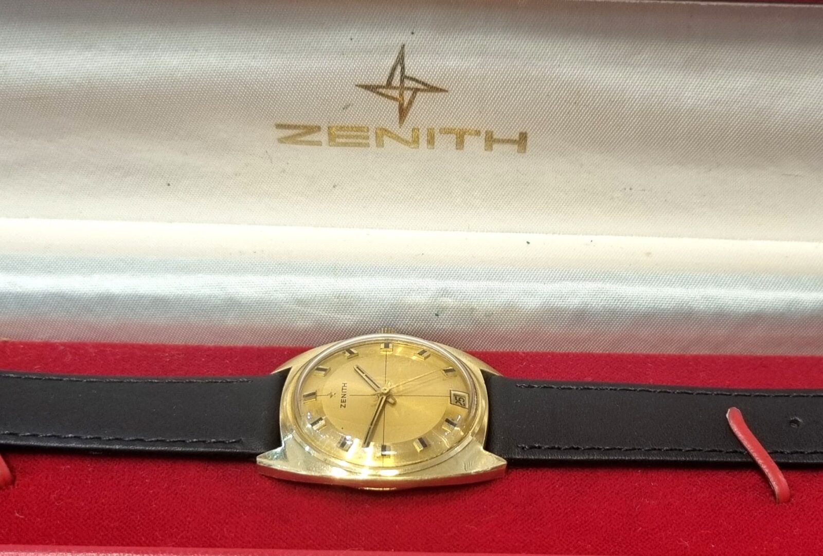 ZENITH Vintage Stellina Classic Tonneau Date 18K yellow gold 1970’s | Gothelf A. Watches