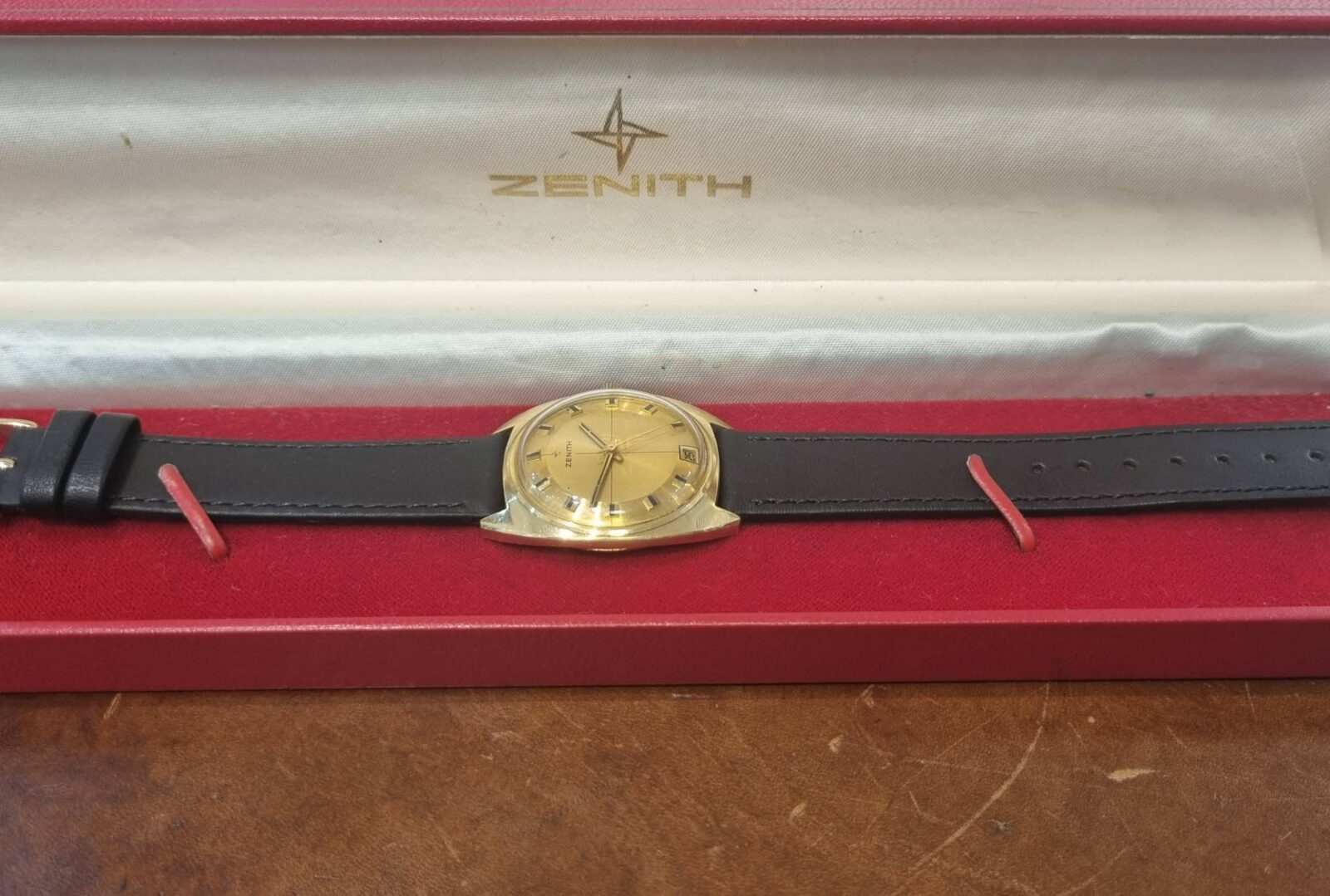 ZENITH Vintage Stellina Classic Tonneau Date 18K yellow gold 1970’s | Gothelf A. Watches — 2