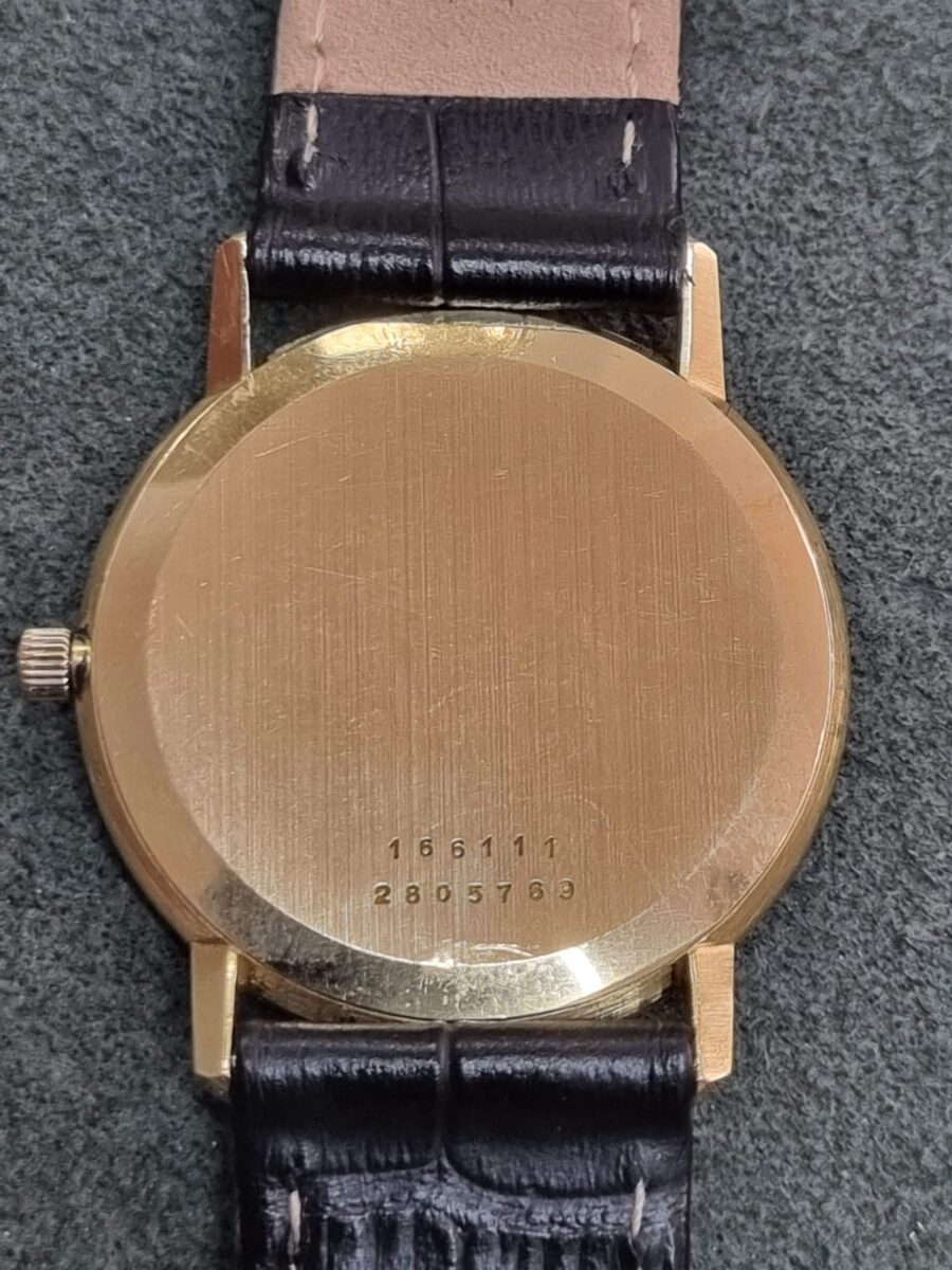 Universal Genève Golden Shadow Automatic 18k Yellow Gold Rare Great Condition 1970 | Gothelf A. Watches — 7