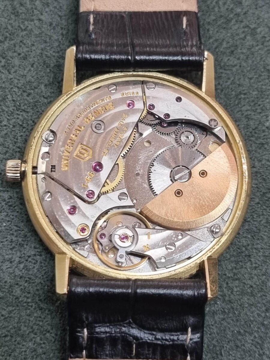 Universal Genève Golden Shadow Automatic 18k Yellow Gold Rare Great Condition 1970 | Gothelf A. Watches — 2