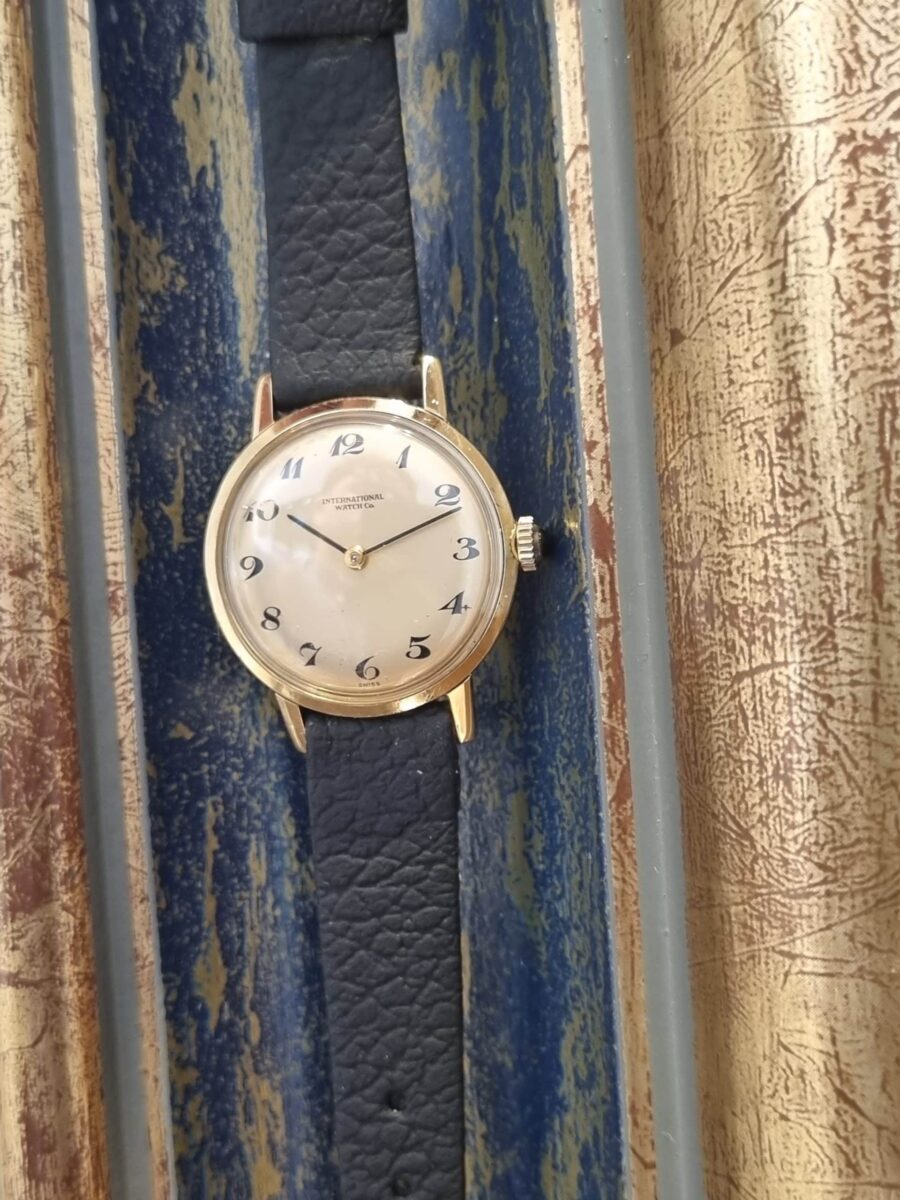 Pre-owned Schaffhausen IWC beautiful Ladie’s timepiece that is powered by mechanical (hand-winding) movement which is cased in a 18k yellow gold | Gothelf A. Watches — 3