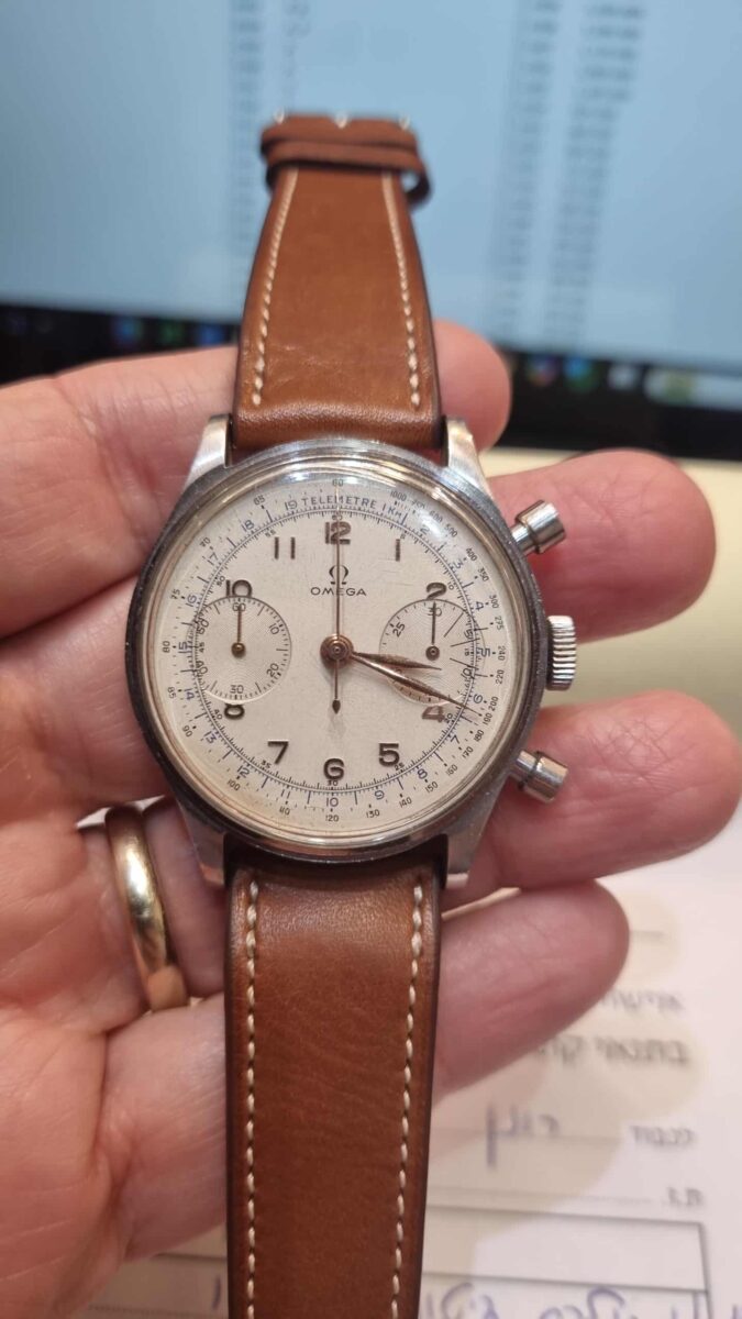 Omega Chronograph Vintage cal.33.3 ref.2077-4 | Gothelf A. Watches — 2