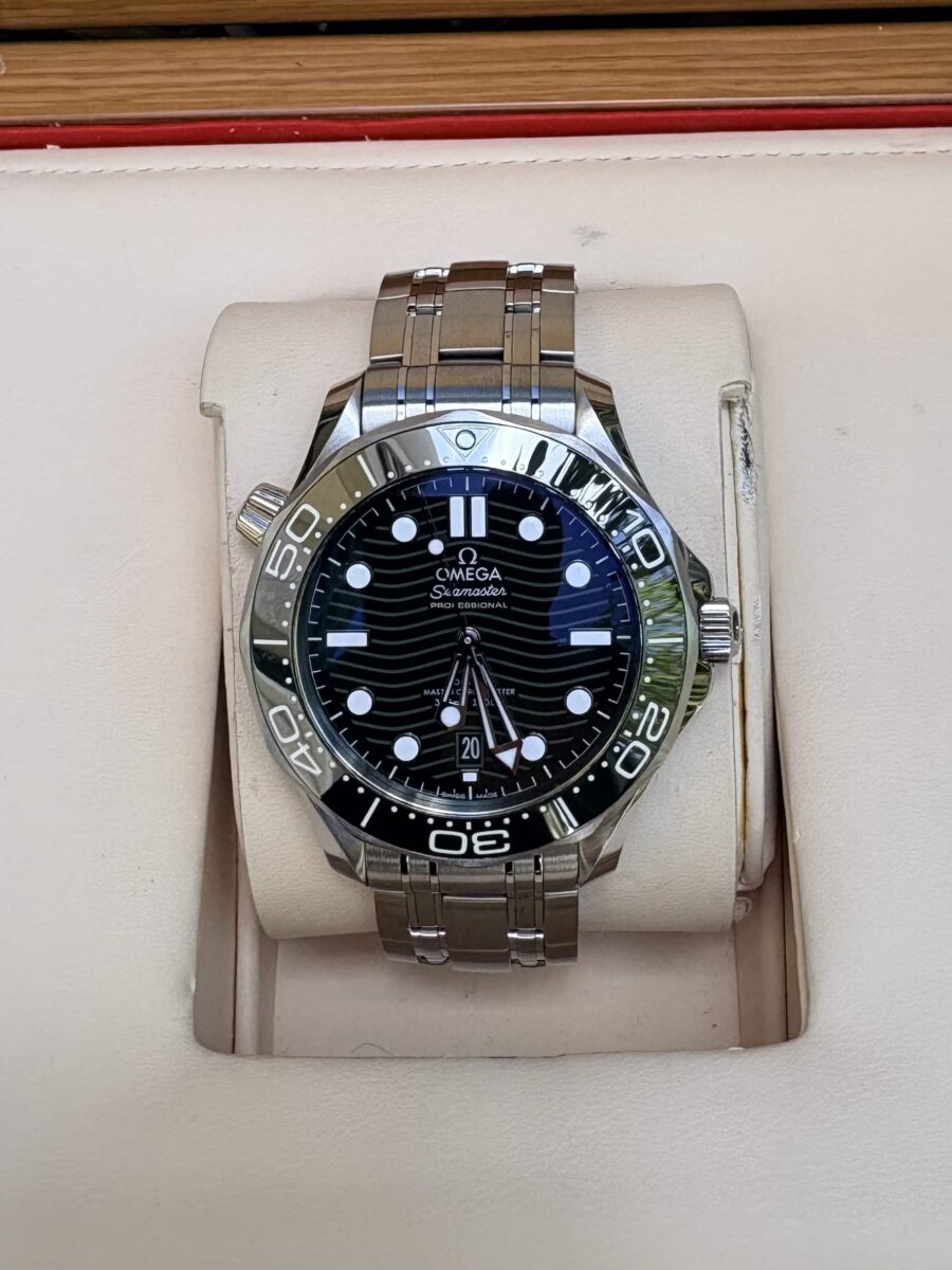 Omega Seamaster 300 Green Dial 42mm 2024 | Gothelf A. Watches — 4