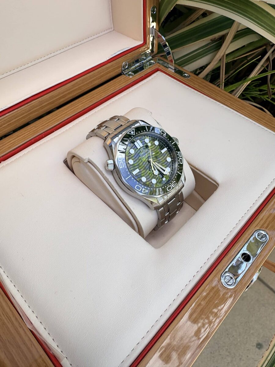 Omega Seamaster 300 Green Dial 42mm 2024 | Gothelf A. Watches — 3