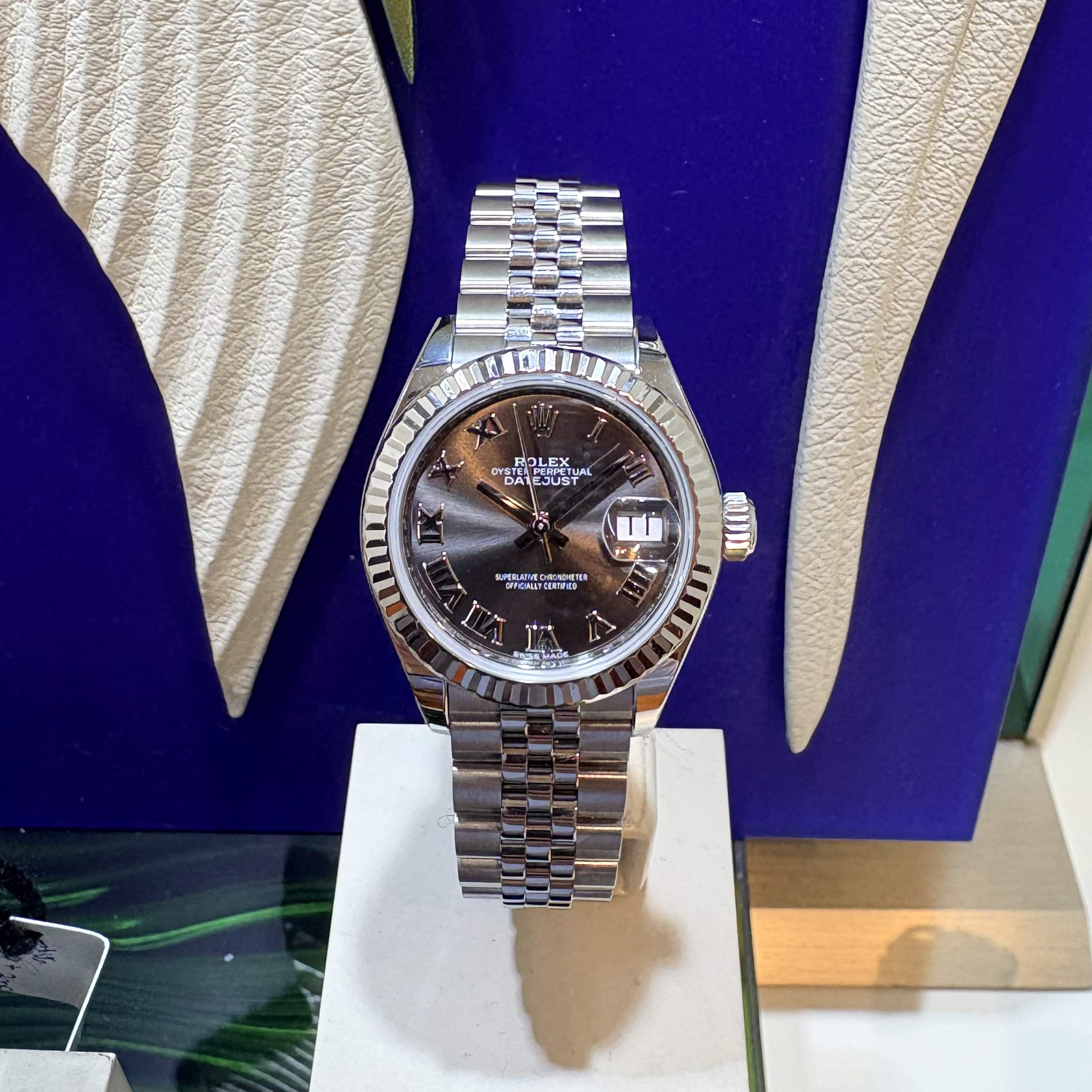 Rolex Lady-Datejust Oyster, 28mm Jubilee Bracelet, white Gold Bezel